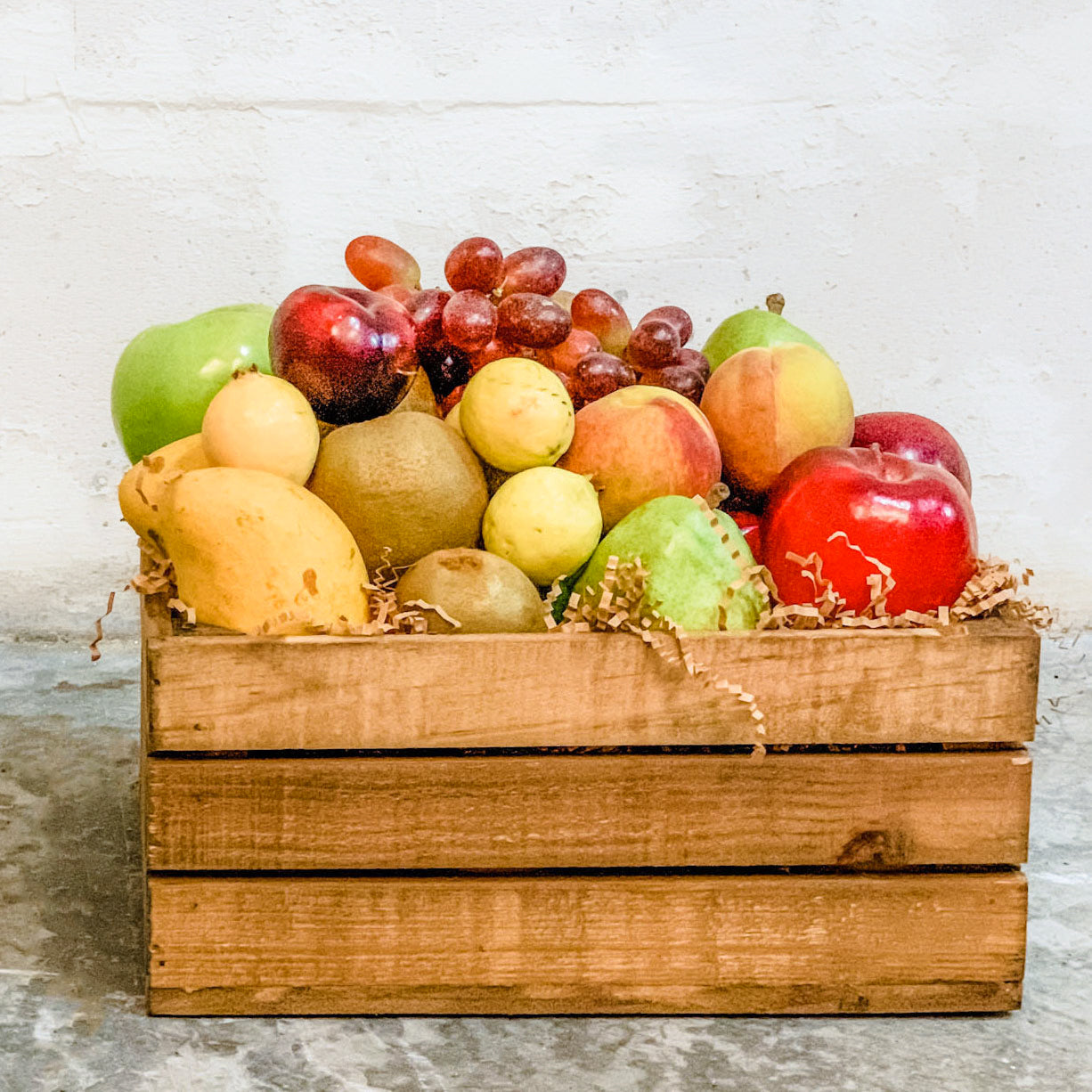 CAJA MADERA FRUTA CON ASA CUERDA · FLOR CALDAS