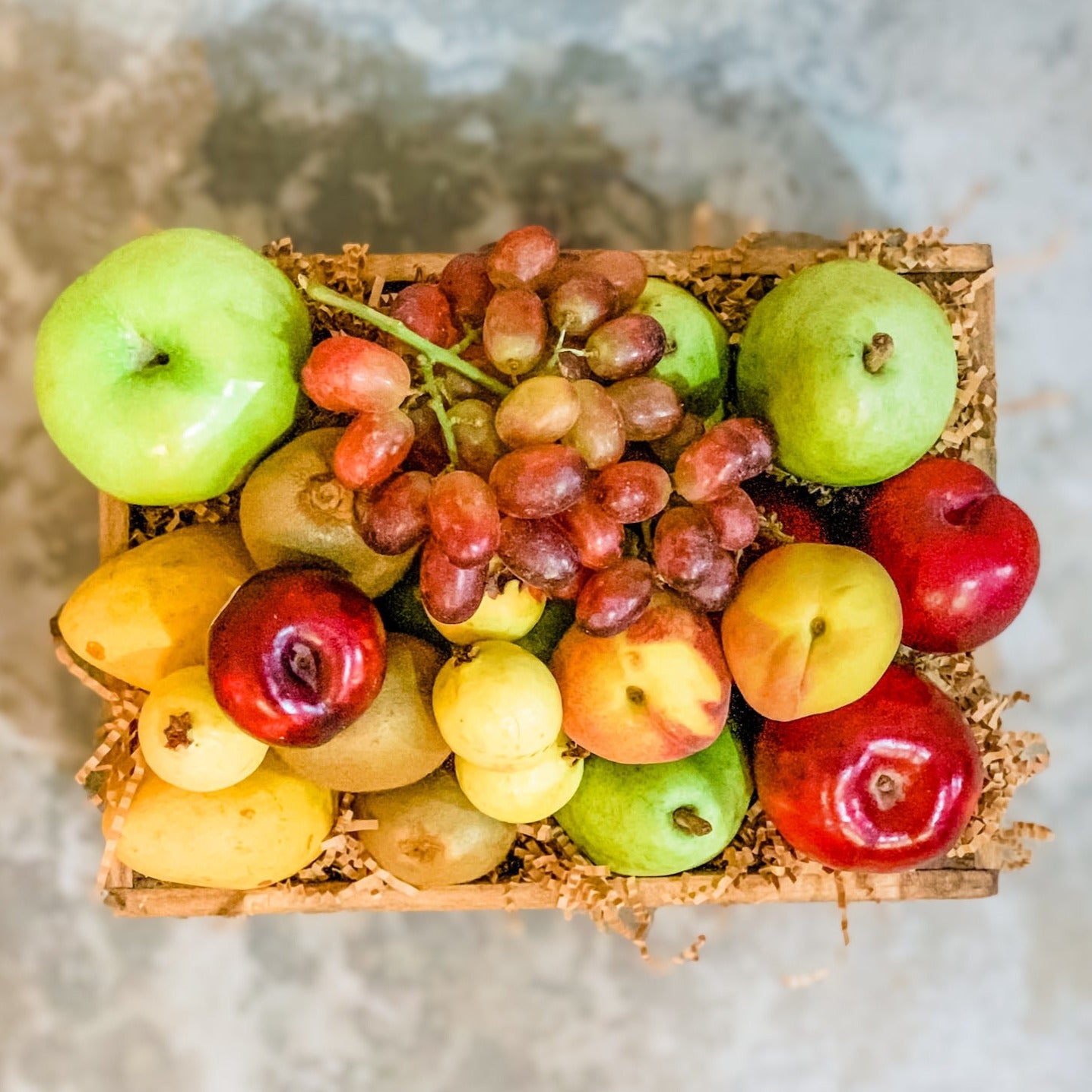 Huacal de madera con fruta