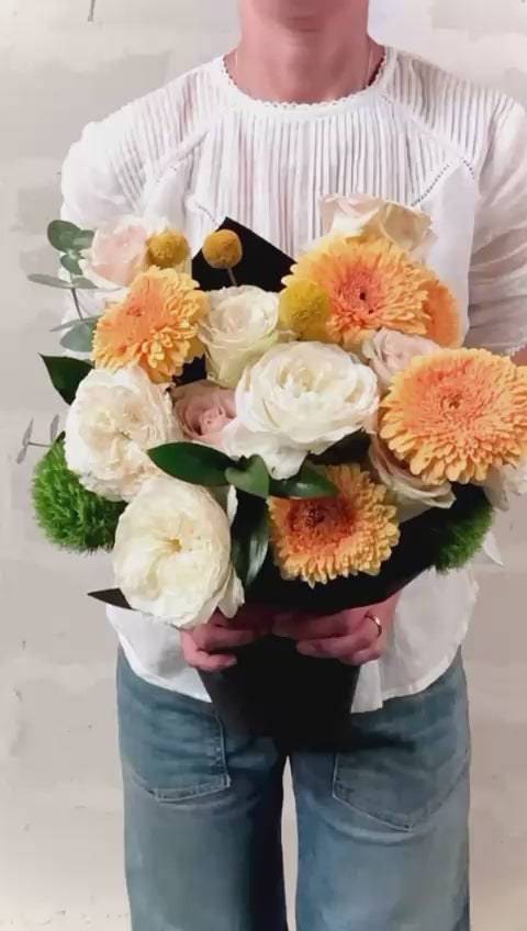 ramo de flores amarillas en Paola Flores y Casa, Nuevo Laredo